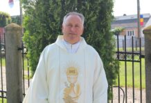 „Când sutana devine coroană”. Un enoriaș din Fărcășeni îl acuză pe preotul paroh că refuză amenajarea mormintelor unor bătrâni: „Este răuvoitor”