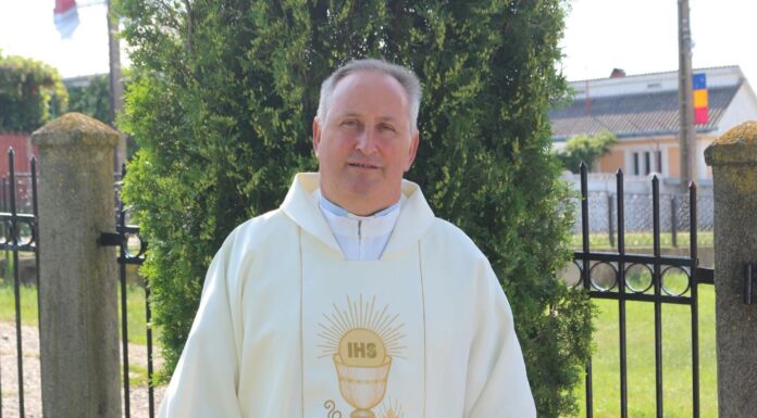 „Când sutana devine coroană”. Un enoriaș din Fărcășeni îl acuză pe preotul paroh că refuză amenajarea mormintelor unor bătrâni: „Este răuvoitor”