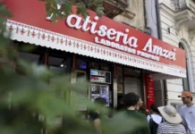 VIDEO ”Je suis merdenea”. Val de ironii si revoltă pe rețele după ce o reclamă la restaurantul Mița Biciclista i-a atacat direct pe clienții patiseriei vechi de la Piata Amzei