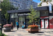 Uniformele școlare, afacere cu circuit închis la Iași. Pinki Ponki deține monopol pe Iași, deși firma la care face imprimeuri, vinde produse similare la jumătate de preț