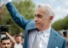 VIDEO Călin Georgescu, primit cu scandări la Vaslui, dar cu uși închise în alte locuri. A făcut o vizită și la Mănăstirea Hadâmbu