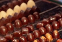 Chocolate Saga aduce la Palas sortimente de ciocolată cu jumări, morcov și semințe de dovleac, dar și alte combinații inedite