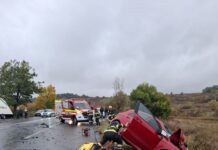 Accident grav în Miclăușeni, județul Iași! O persoană, găsită în stare de semiconștiență după ce mașina s-a izbit de un cap de pod