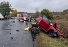 Accident grav în Miclăușeni, județul Iași! O persoană, găsită în stare de semiconștiență după ce mașina s-a izbit de un cap de pod