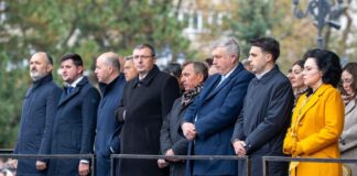 Politicienii Iașului, la Sfânta Liturghie de pe pietonal! Liderii PNL, în prim-plan, în timp ce social-democrații au mers la racla Sfintei Parascheva