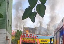 VIDEO Incendiu la acoperișul pizzeriei Magic Pizza, din campusul studențesc Tudor Vladimirescu, municipiul Iași