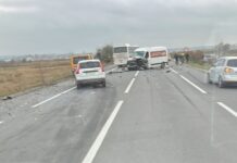 Patru mașini implicate într-un accident rutier pe drumul dintre Podu Iloaiei și Iași. Patru persoane au nevoie de îngrijiri medicale
